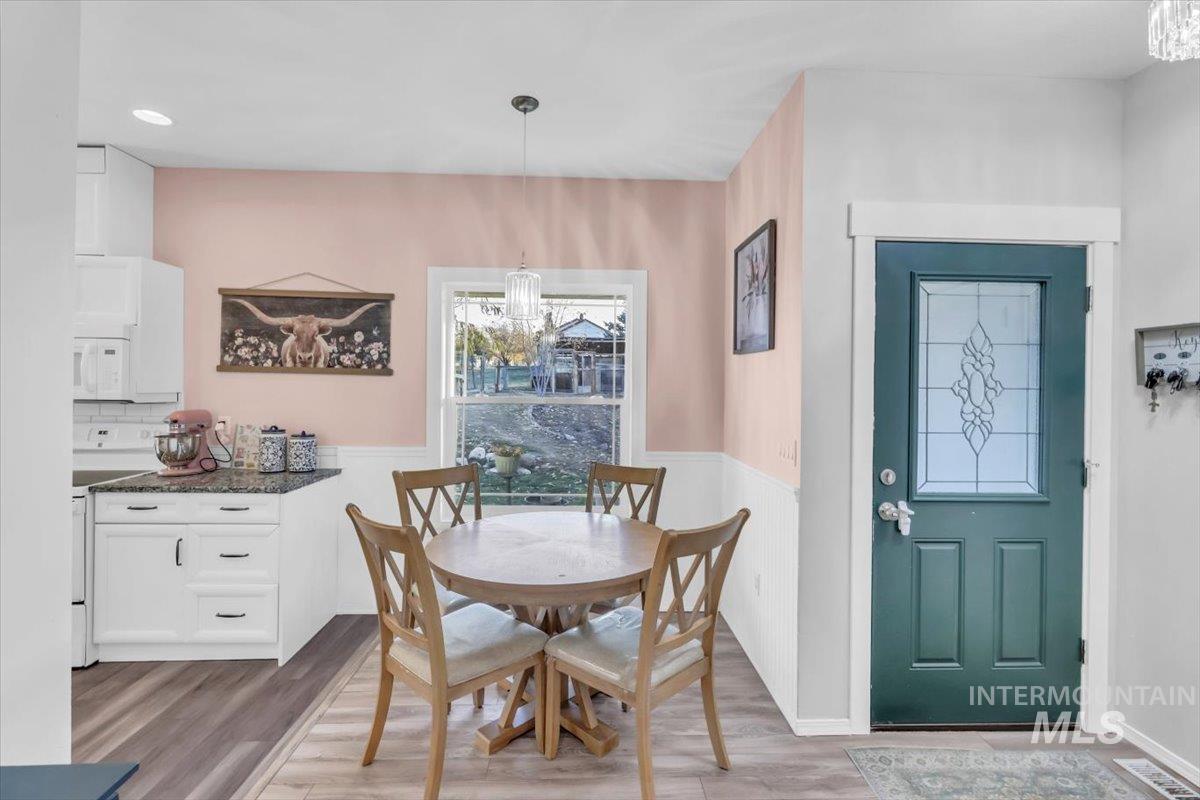 Dining room featuring a chandelier, light wood-style floors, and recessed lighting
