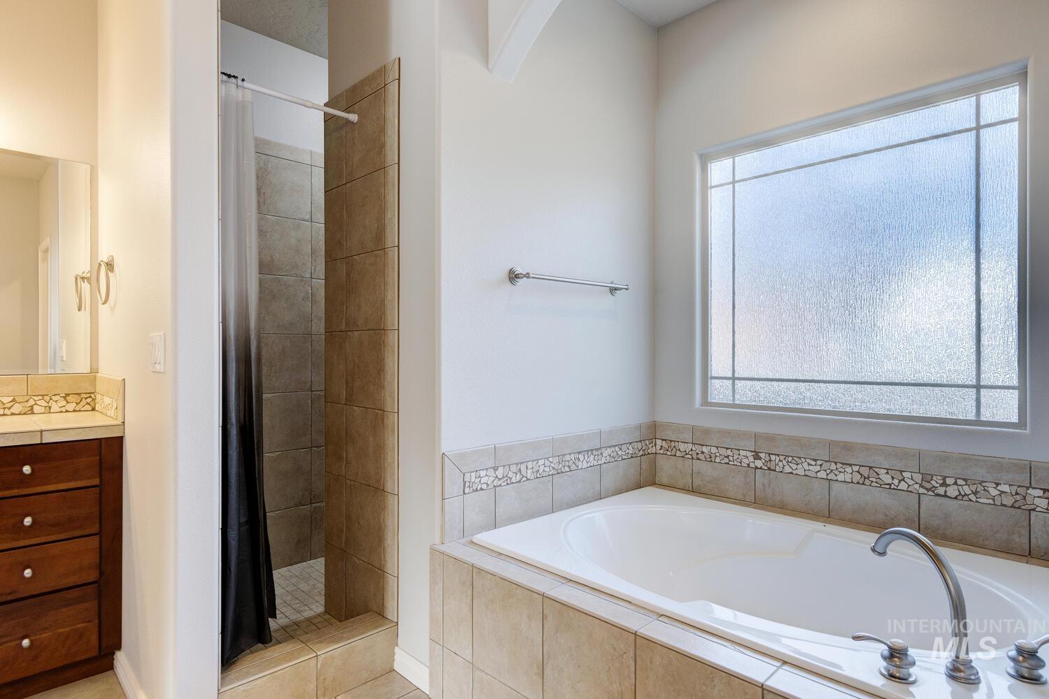 2191 W Ditch Creek Drive, Meridian, Idaho 83646, 3 Bedrooms, 2 Bathrooms, Residential For Sale, Price $669,900, 98967206