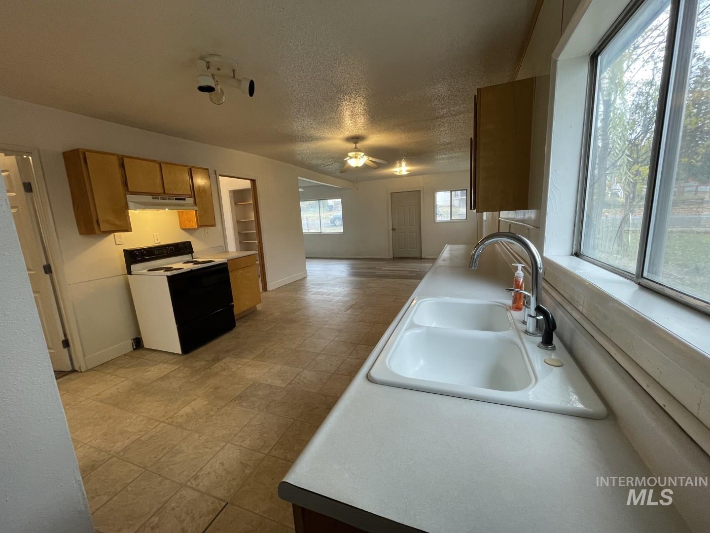 920 Pine, Potlatch, Idaho 83855, 2 Bedrooms, 1 Bathroom, Residential For Sale, Price $195,000, 98967225