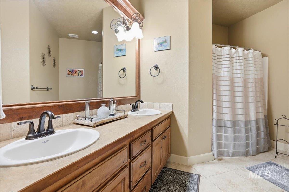 12322 S Essex Way, Nampa, Idaho 83686, 3 Bedrooms, 3 Bathrooms, Residential For Sale, Price $850,000, 98967230