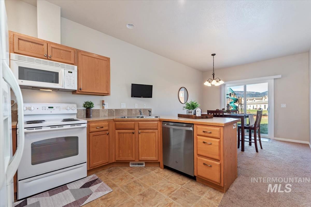 21 Mangum, Donnelly, Idaho 83615, 3 Bedrooms, 2 Bathrooms, Residential For Sale, Price $341,100, 98967235