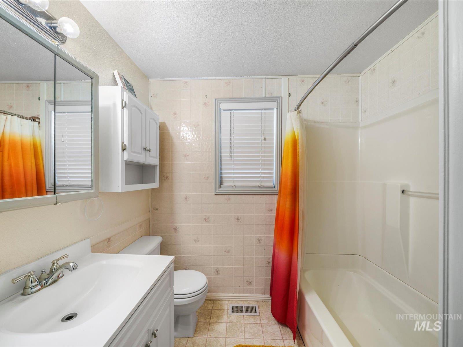 6985 S Valley Heights, Boise, Idaho 83709, 3 Bedrooms, 2 Bathrooms, Residential For Sale, Price $399,000, 98967242