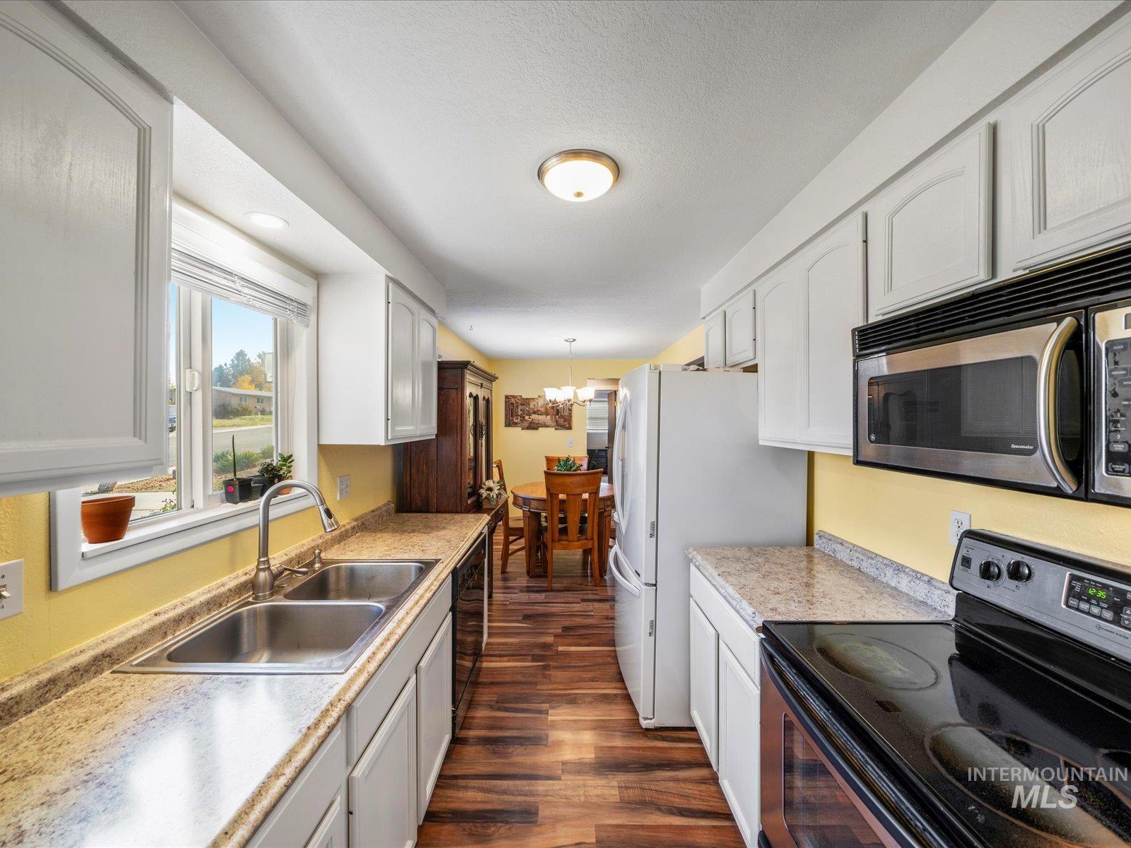 6985 S Valley Heights, Boise, Idaho 83709, 3 Bedrooms, 2 Bathrooms, Residential For Sale, Price $399,000, 98967242