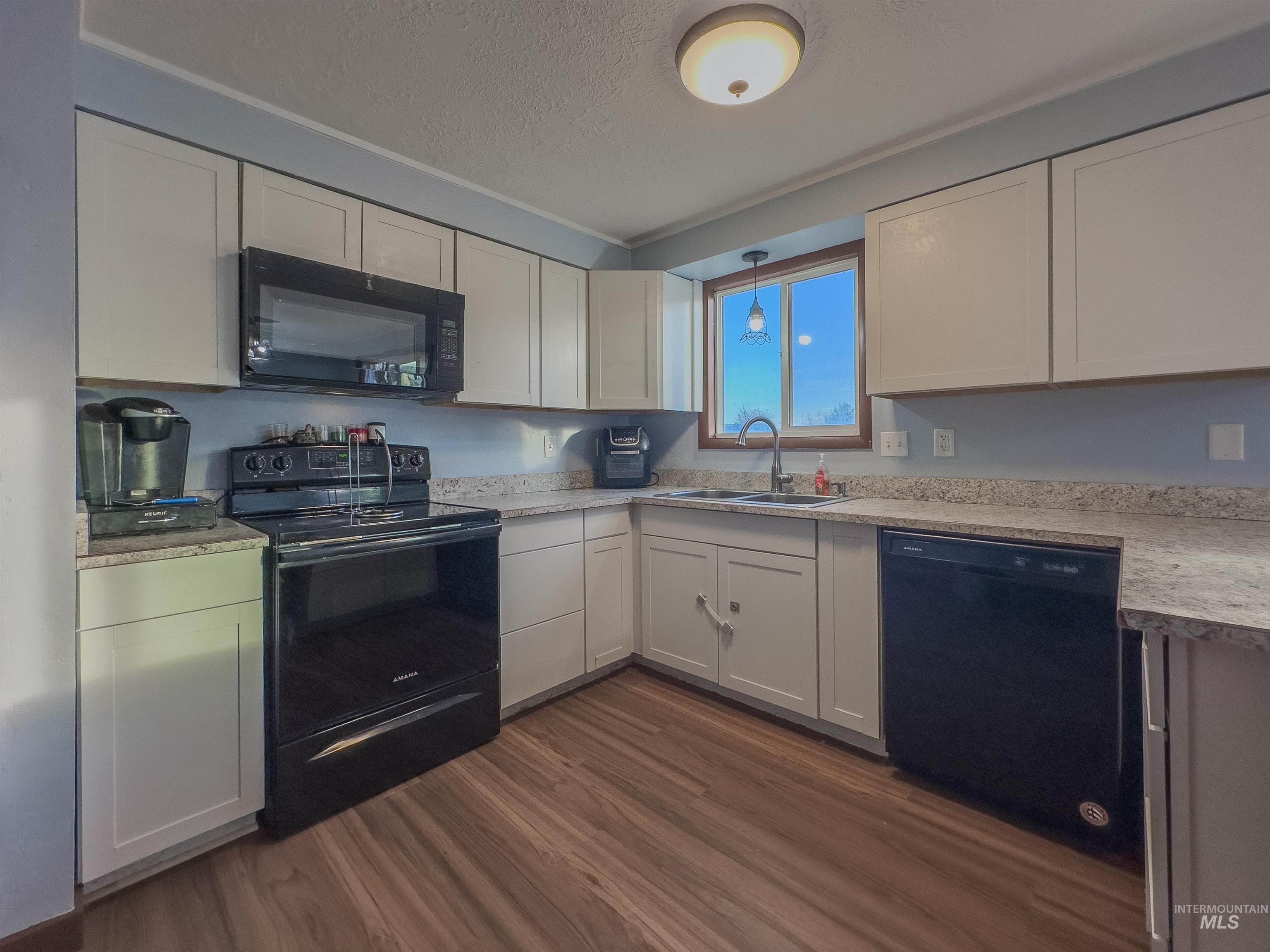 1001 16th Dr, Rupert, Idaho 83350, 3 Bedrooms, 2 Bathrooms, Residential For Sale, Price $250,000, 98967246