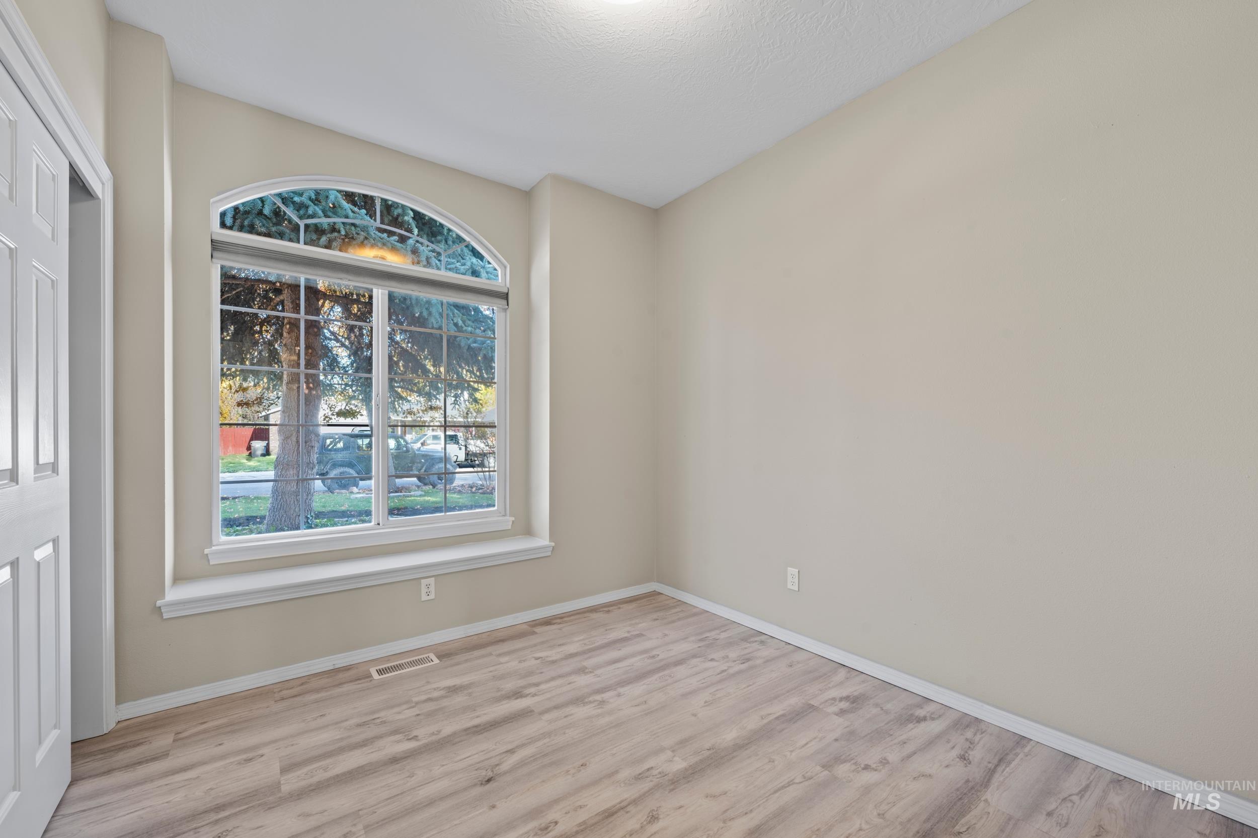 8093 W Elm Brook St, Boise, Idaho 83714-2190, 4 Bedrooms, 2 Bathrooms, Residential For Sale, Price $499,900, 98967247