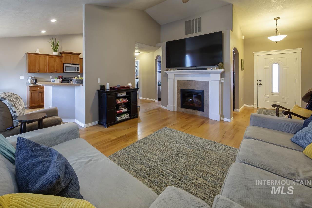 11337 W Radcliff St, Nampa, Idaho 83651, 3 Bedrooms, 2 Bathrooms, Residential For Sale, Price $389,900, 98967249