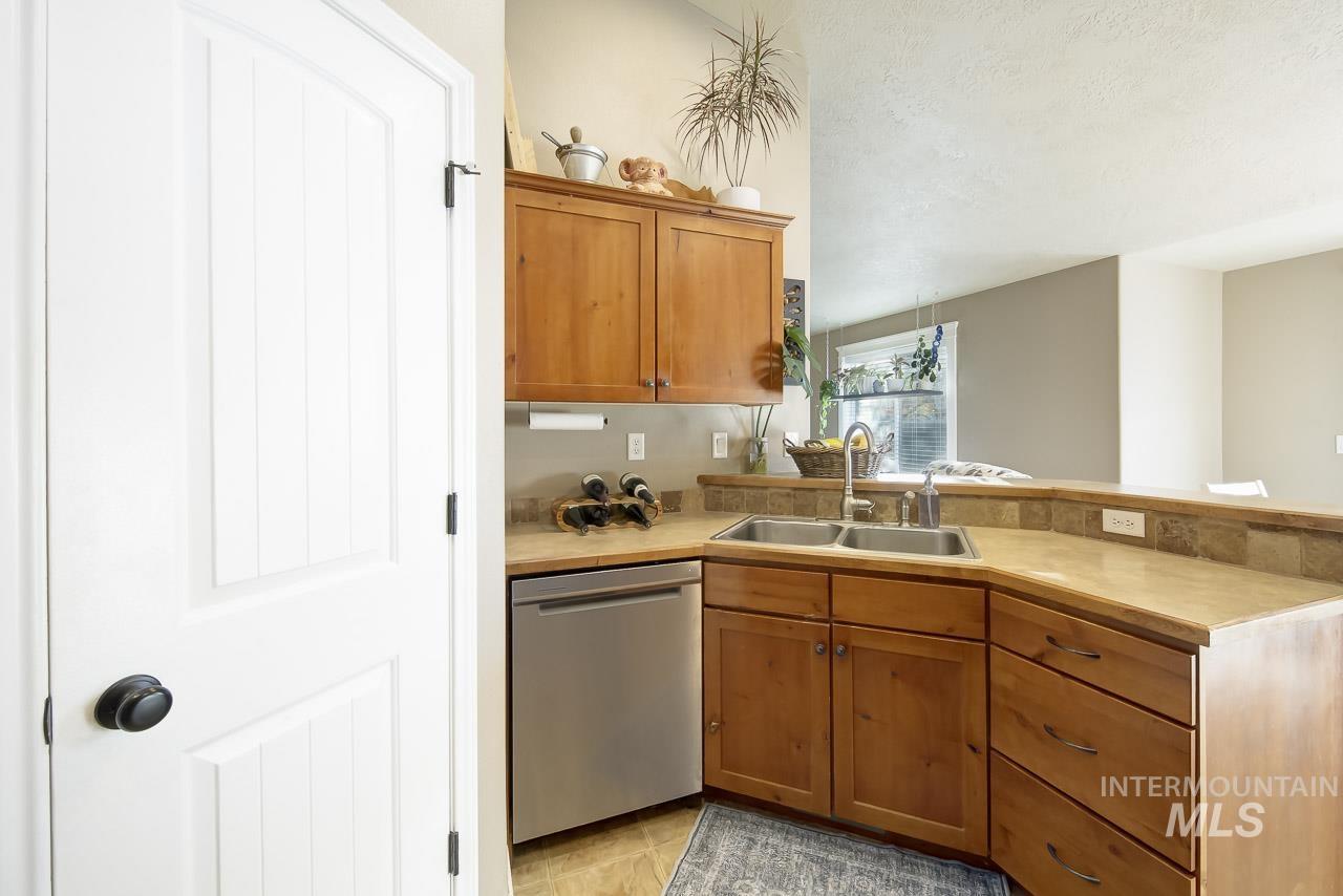 11337 W Radcliff St, Nampa, Idaho 83651, 3 Bedrooms, 2 Bathrooms, Residential For Sale, Price $389,900, 98967249