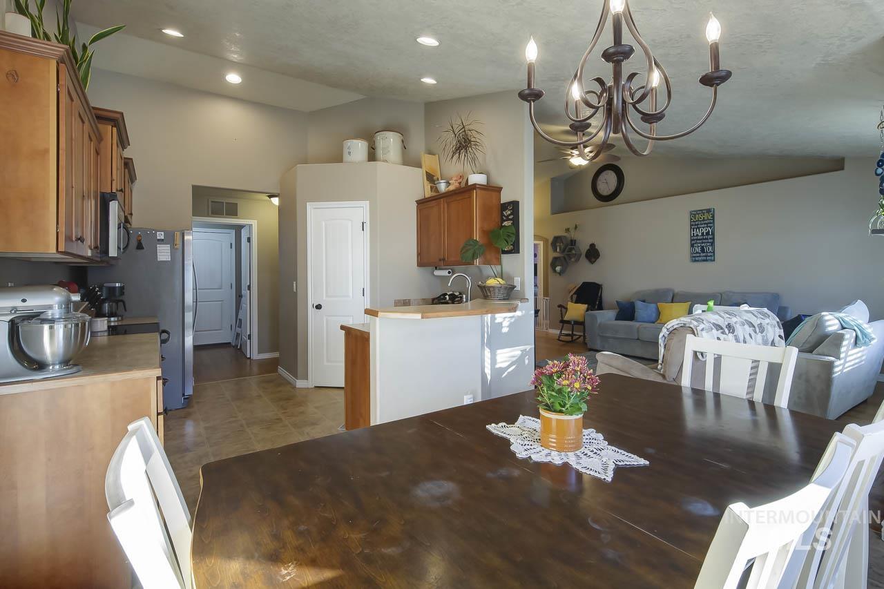 11337 W Radcliff St, Nampa, Idaho 83651, 3 Bedrooms, 2 Bathrooms, Residential For Sale, Price $389,900, 98967249