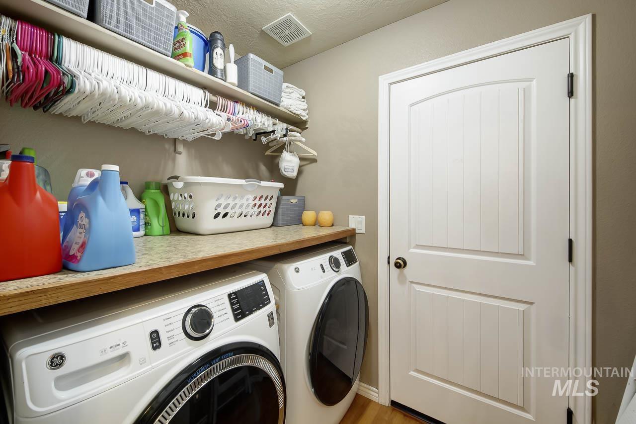 11337 W Radcliff St, Nampa, Idaho 83651, 3 Bedrooms, 2 Bathrooms, Residential For Sale, Price $389,900, 98967249