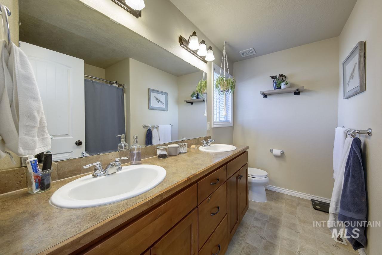 11337 W Radcliff St, Nampa, Idaho 83651, 3 Bedrooms, 2 Bathrooms, Residential For Sale, Price $389,900, 98967249