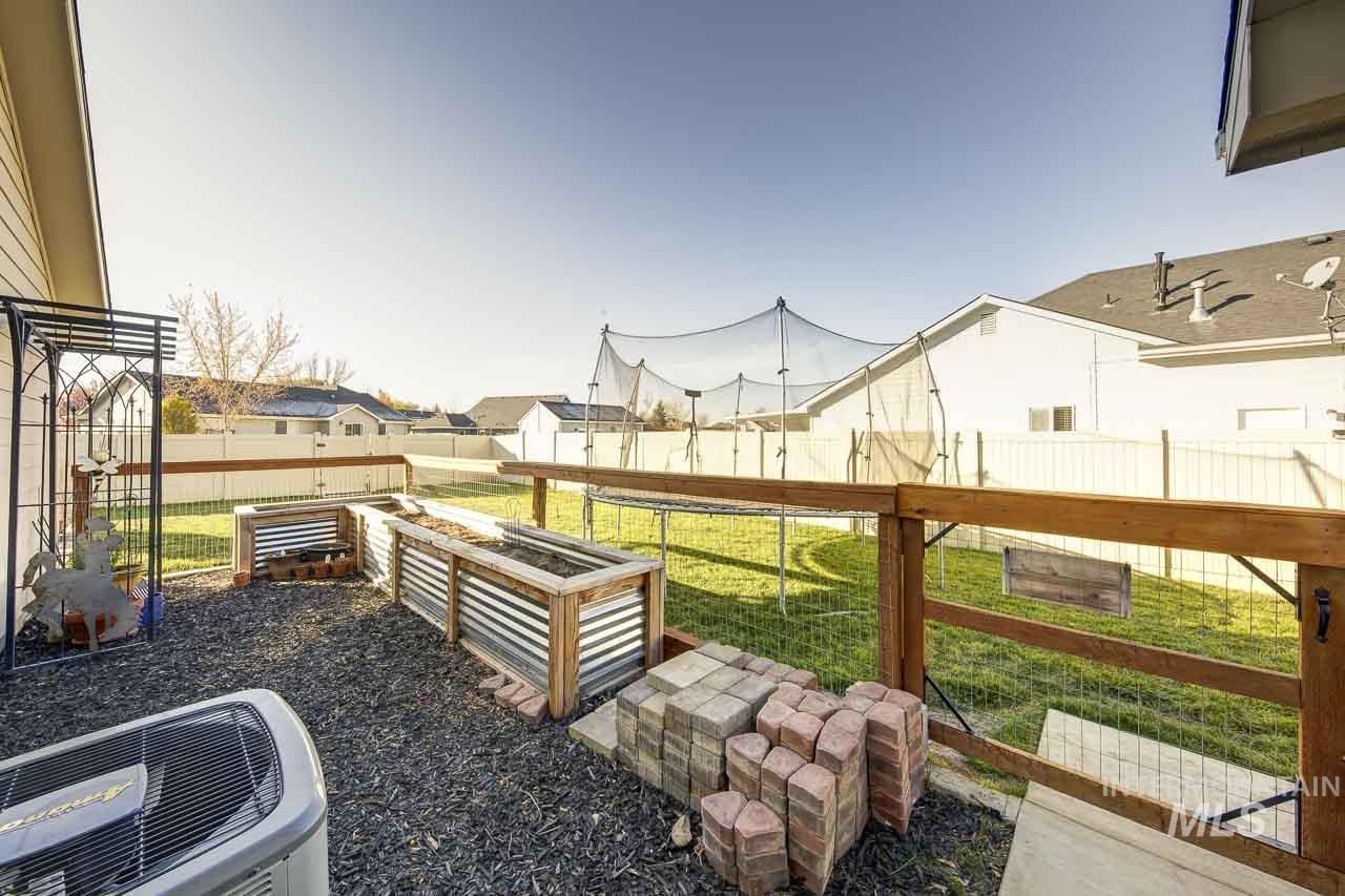 11337 W Radcliff St, Nampa, Idaho 83651, 3 Bedrooms, 2 Bathrooms, Residential For Sale, Price $389,900, 98967249