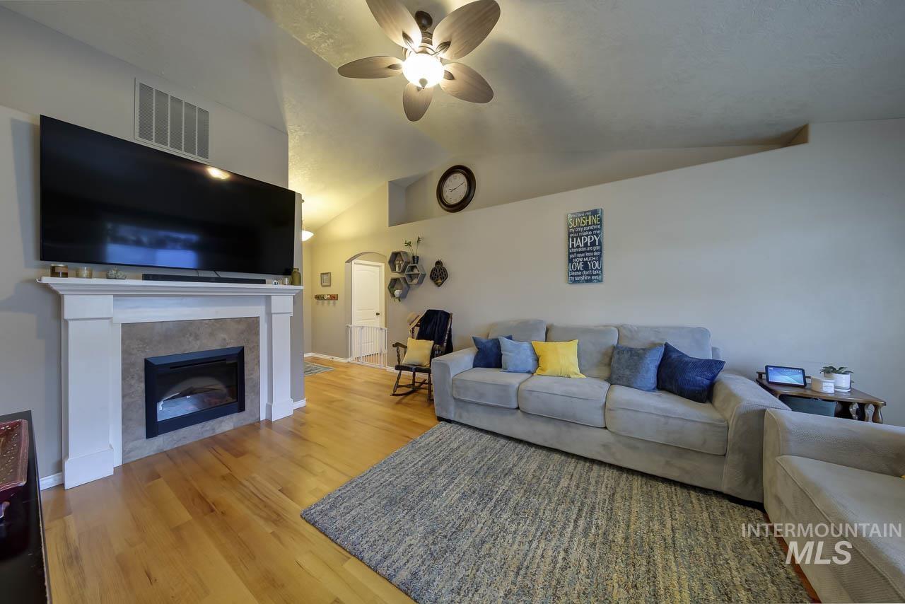 11337 W Radcliff St, Nampa, Idaho 83651, 3 Bedrooms, 2 Bathrooms, Residential For Sale, Price $389,900, 98967249