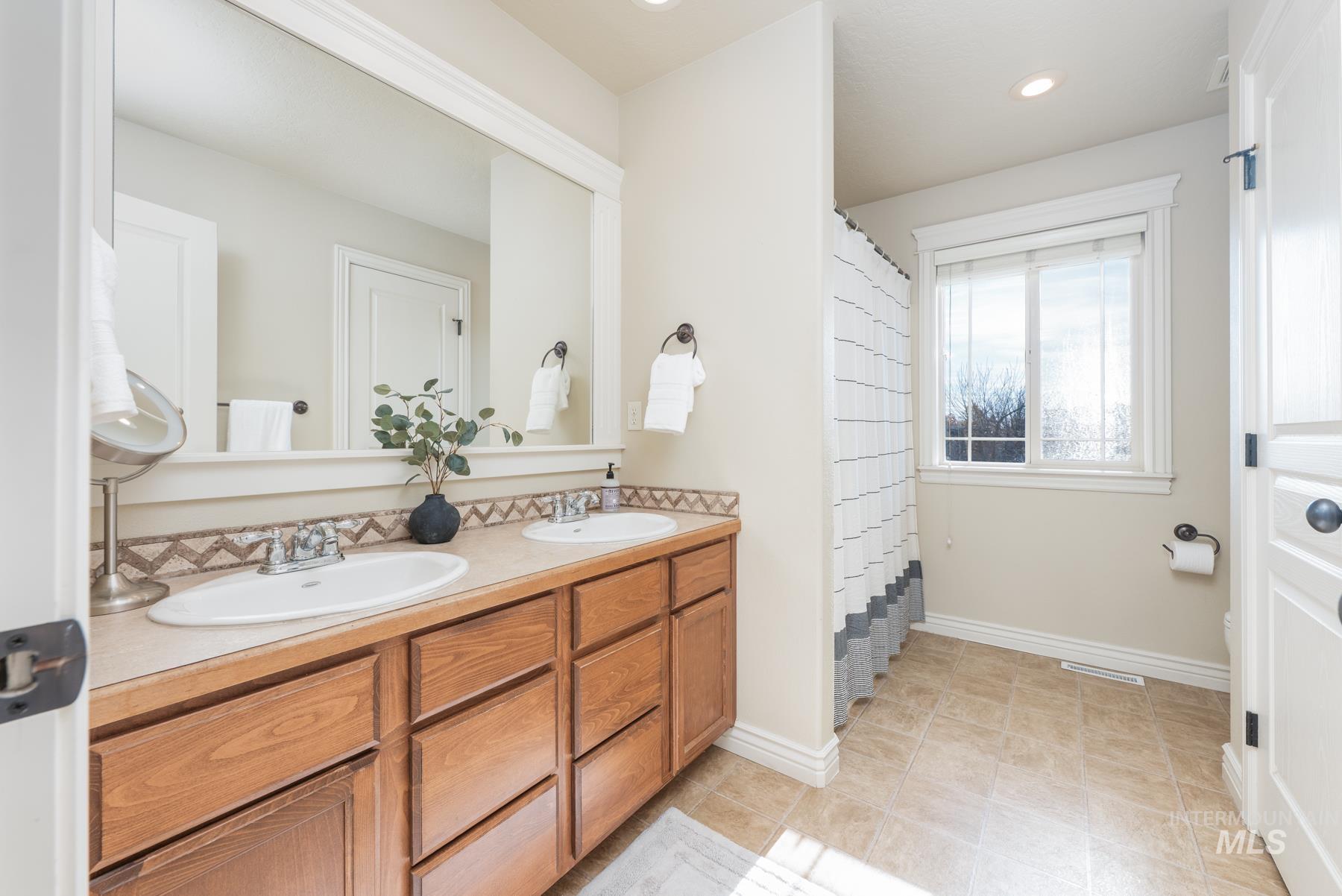 675 N Aspen Lakes Way, Star, Idaho 83669, 4 Bedrooms, 4 Bathrooms, Residential For Sale, Price $662,500, 98967256