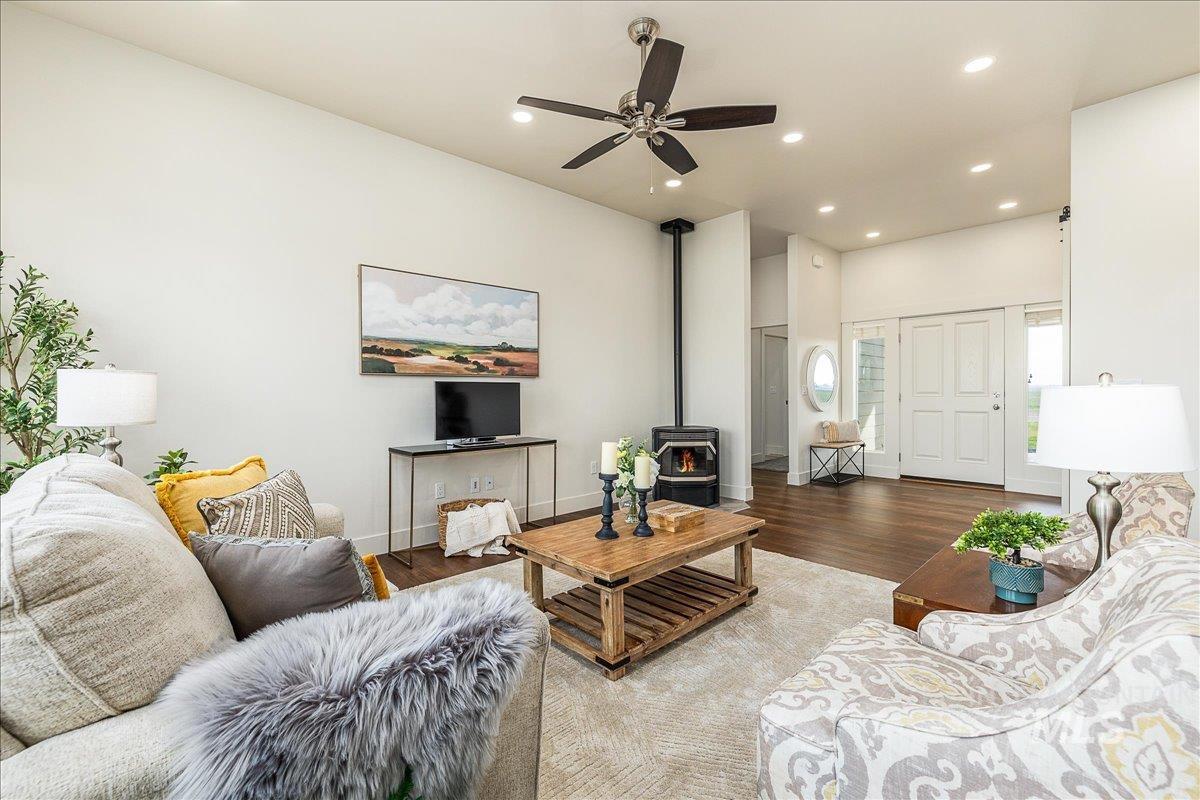 25861 Lon Davis Rd, Parma, Idaho 83660-7247, 3 Bedrooms, 3.5 Bathrooms, Residential For Sale, Price $875,000, 98967261