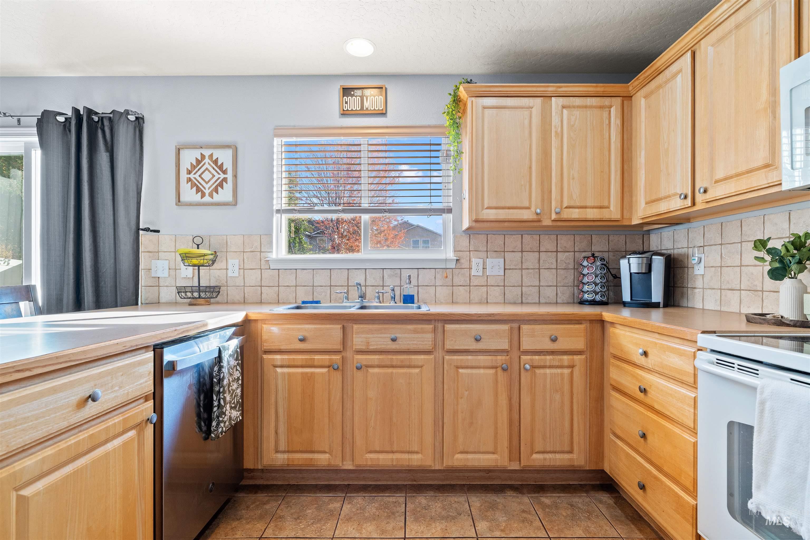 9459 W. Weir Hollis Drive, Boise, Idaho 83709, 3 Bedrooms, 2.5 Bathrooms, Residential For Sale, Price $399,900, 98967262