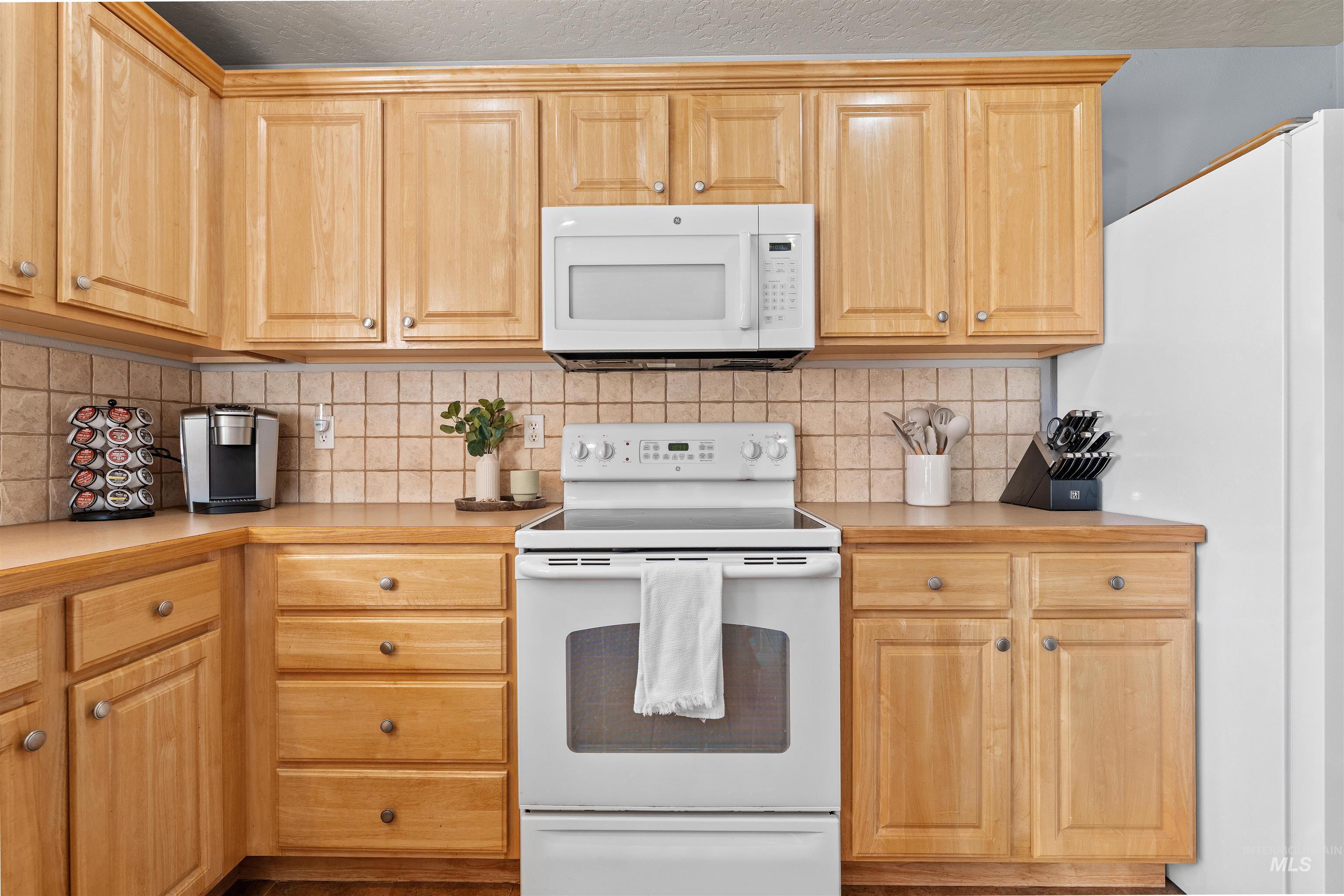 9459 W. Weir Hollis Drive, Boise, Idaho 83709, 3 Bedrooms, 2.5 Bathrooms, Residential For Sale, Price $399,900, 98967262