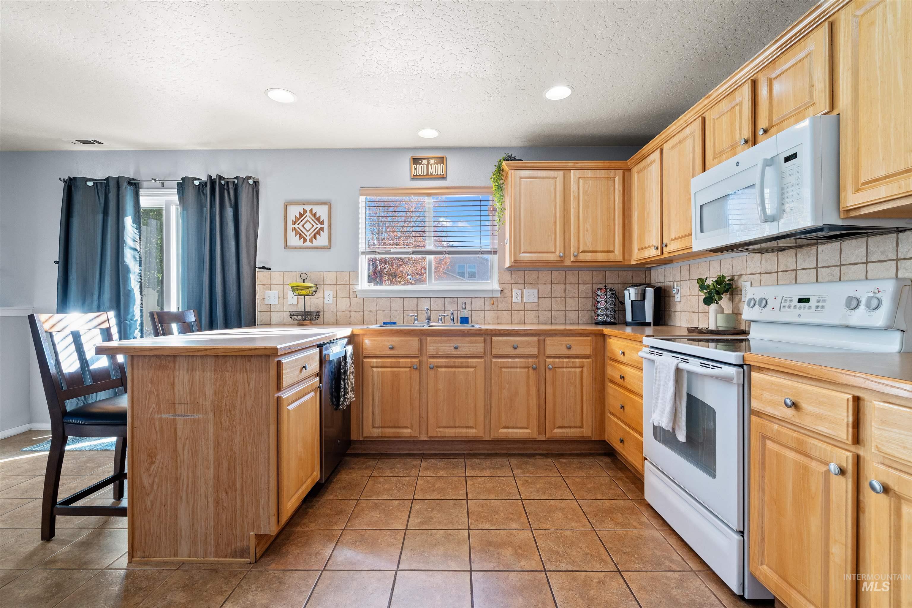 9459 W. Weir Hollis Drive, Boise, Idaho 83709, 3 Bedrooms, 2.5 Bathrooms, Residential For Sale, Price $399,900, 98967262