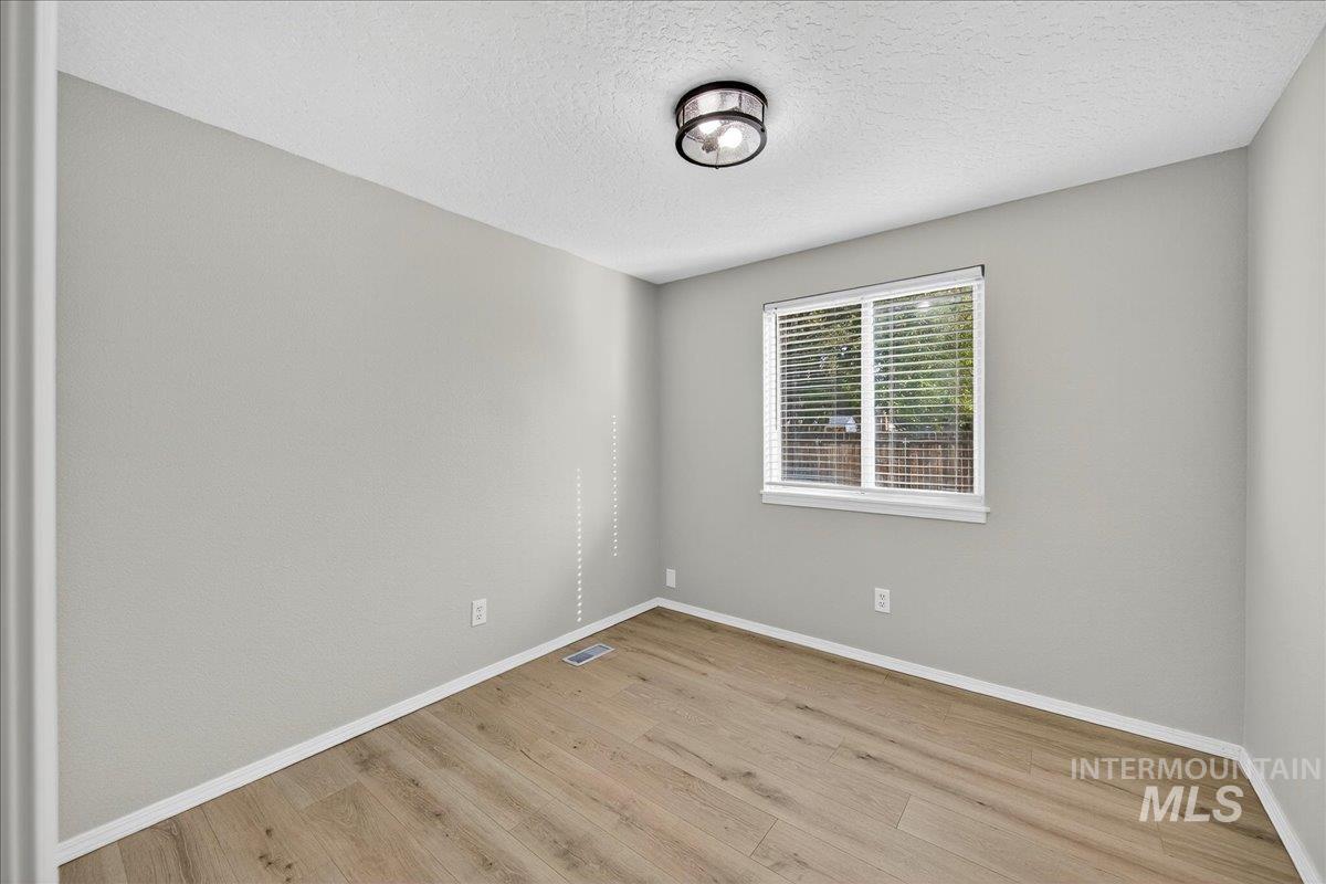 94 S Beechwood Drive, Nampa, Idaho 83651, 3 Bedrooms, 2 Bathrooms, Residential For Sale, Price $339,900, 98967263