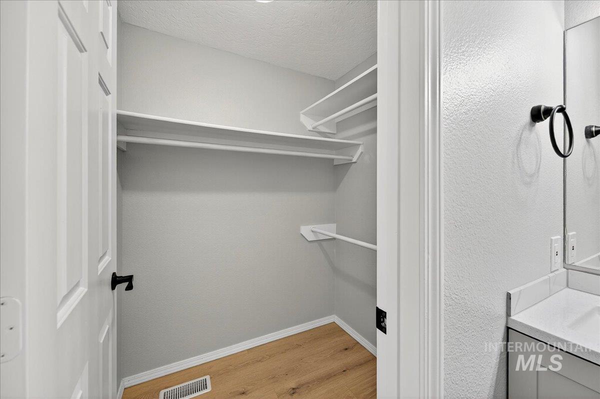 94 S Beechwood Drive, Nampa, Idaho 83651, 3 Bedrooms, 2 Bathrooms, Residential For Sale, Price $339,900, 98967263