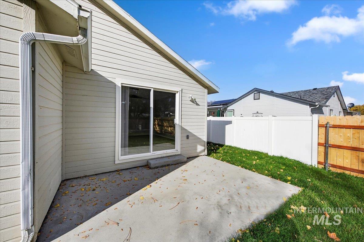 94 S Beechwood Drive, Nampa, Idaho 83651, 3 Bedrooms, 2 Bathrooms, Residential For Sale, Price $339,900, 98967263