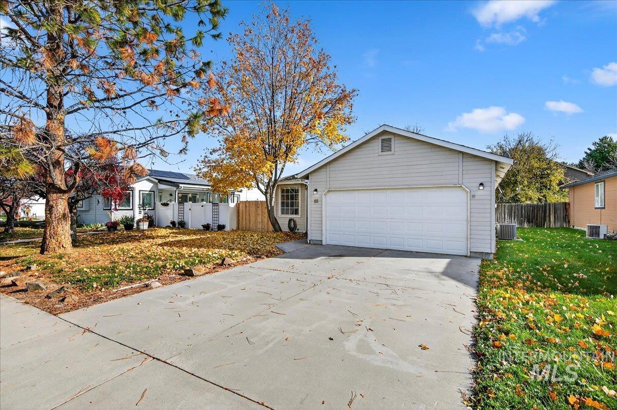 94 S Beechwood Drive, Nampa, Idaho 83651, 3 Bedrooms, 2 Bathrooms, Residential For Sale, Price $339,900, 98967263