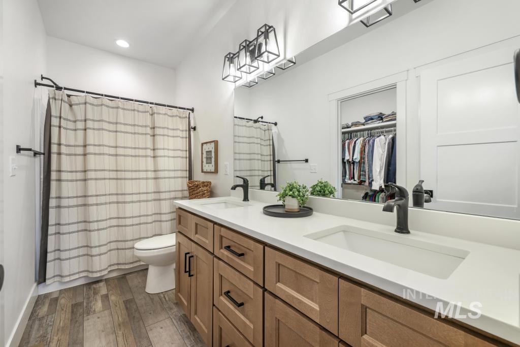 579 Pisces Ct., Twin Falls, Idaho 83301, 4 Bedrooms, 2.5 Bathrooms, Residential For Sale, Price $440,000, 98967264