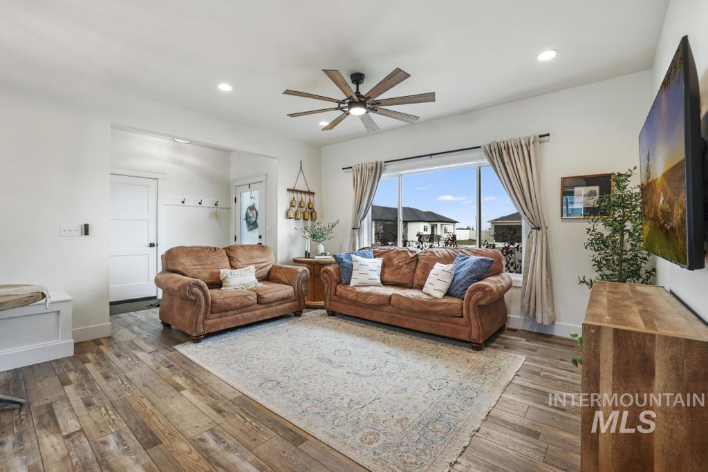 579 Pisces Ct., Twin Falls, Idaho 83301, 4 Bedrooms, 2.5 Bathrooms, Residential For Sale, Price $440,000, 98967264