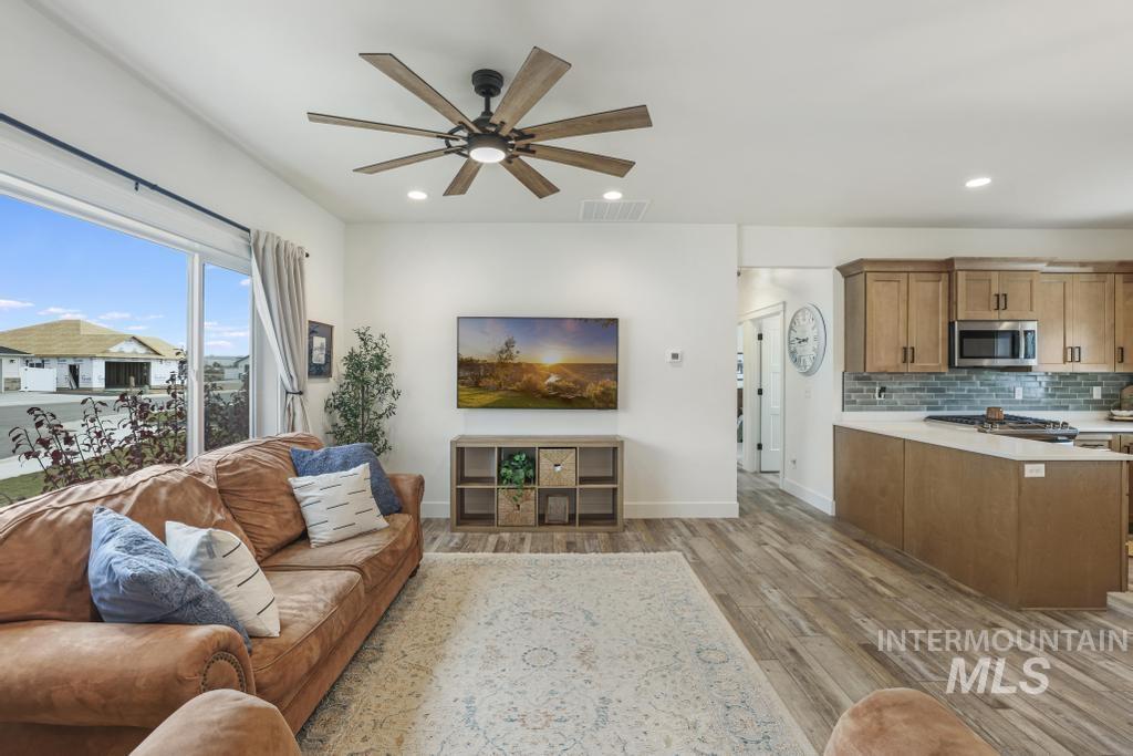 579 Pisces Ct., Twin Falls, Idaho 83301, 4 Bedrooms, 2.5 Bathrooms, Residential For Sale, Price $440,000, 98967264