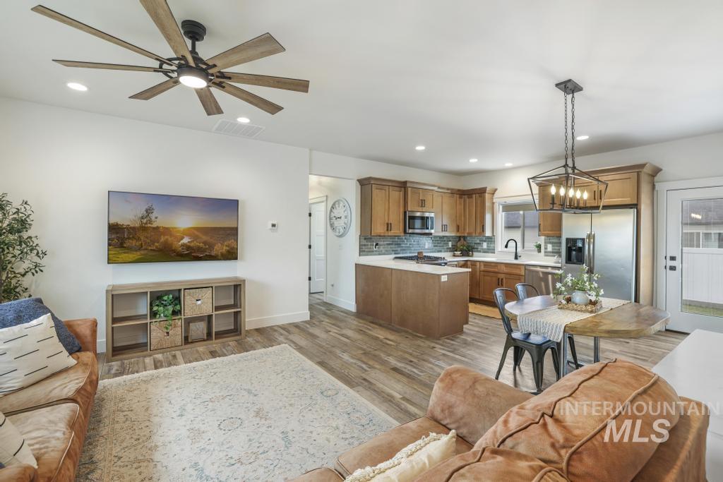 579 Pisces Ct., Twin Falls, Idaho 83301, 4 Bedrooms, 2.5 Bathrooms, Residential For Sale, Price $440,000, 98967264