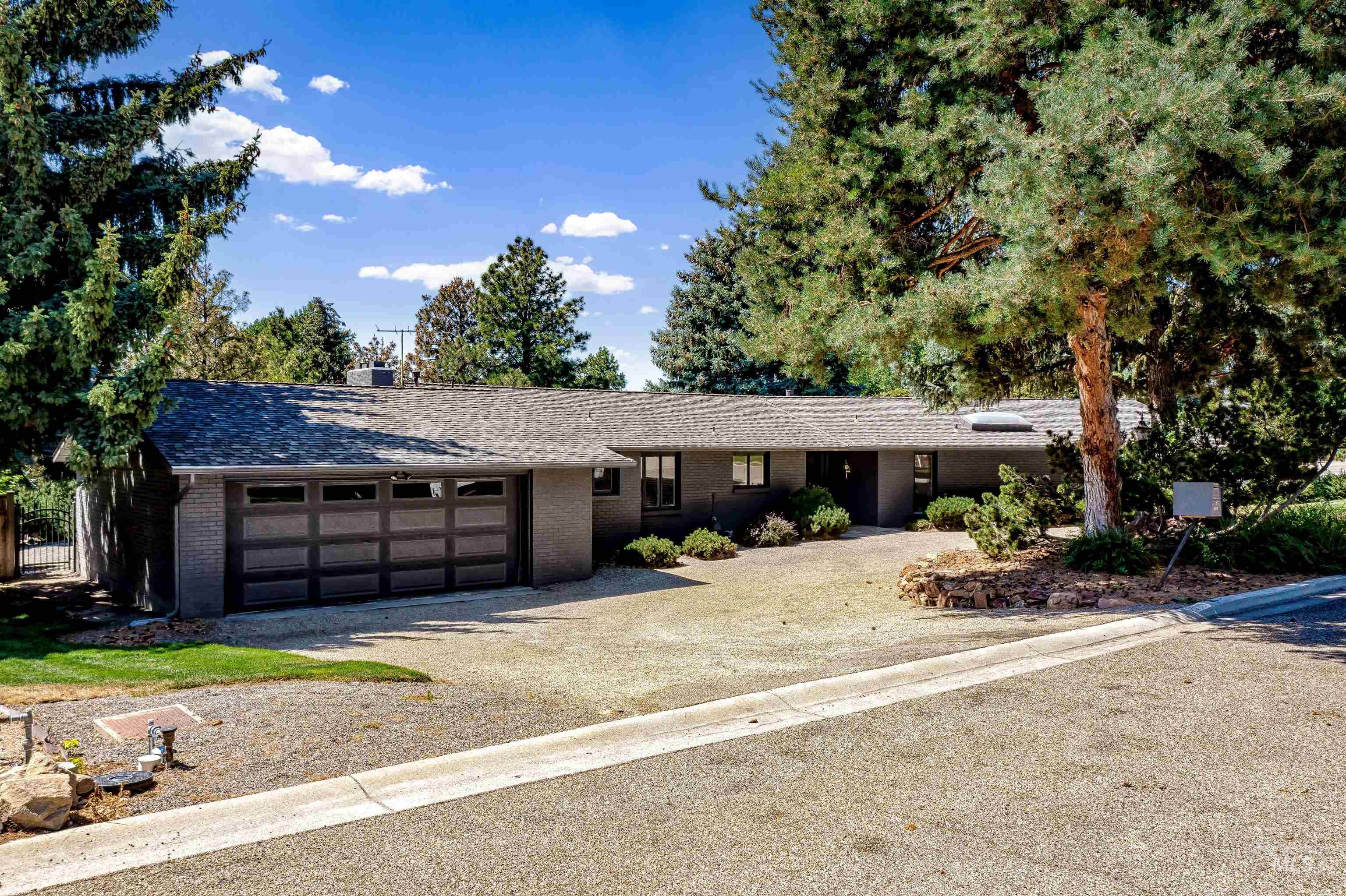 2209 S Ridgeview Way, Boise, Idaho 83712, 3 Bedrooms, 2.5 Bathrooms, Residential For Sale, Price $849,999, 98967269