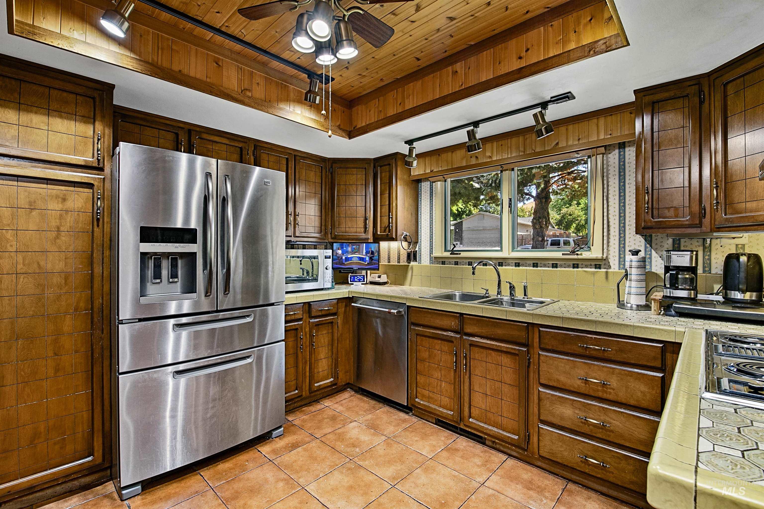 2209 S Ridgeview Way, Boise, Idaho 83712, 3 Bedrooms, 2.5 Bathrooms, Residential For Sale, Price $849,999, 98967269