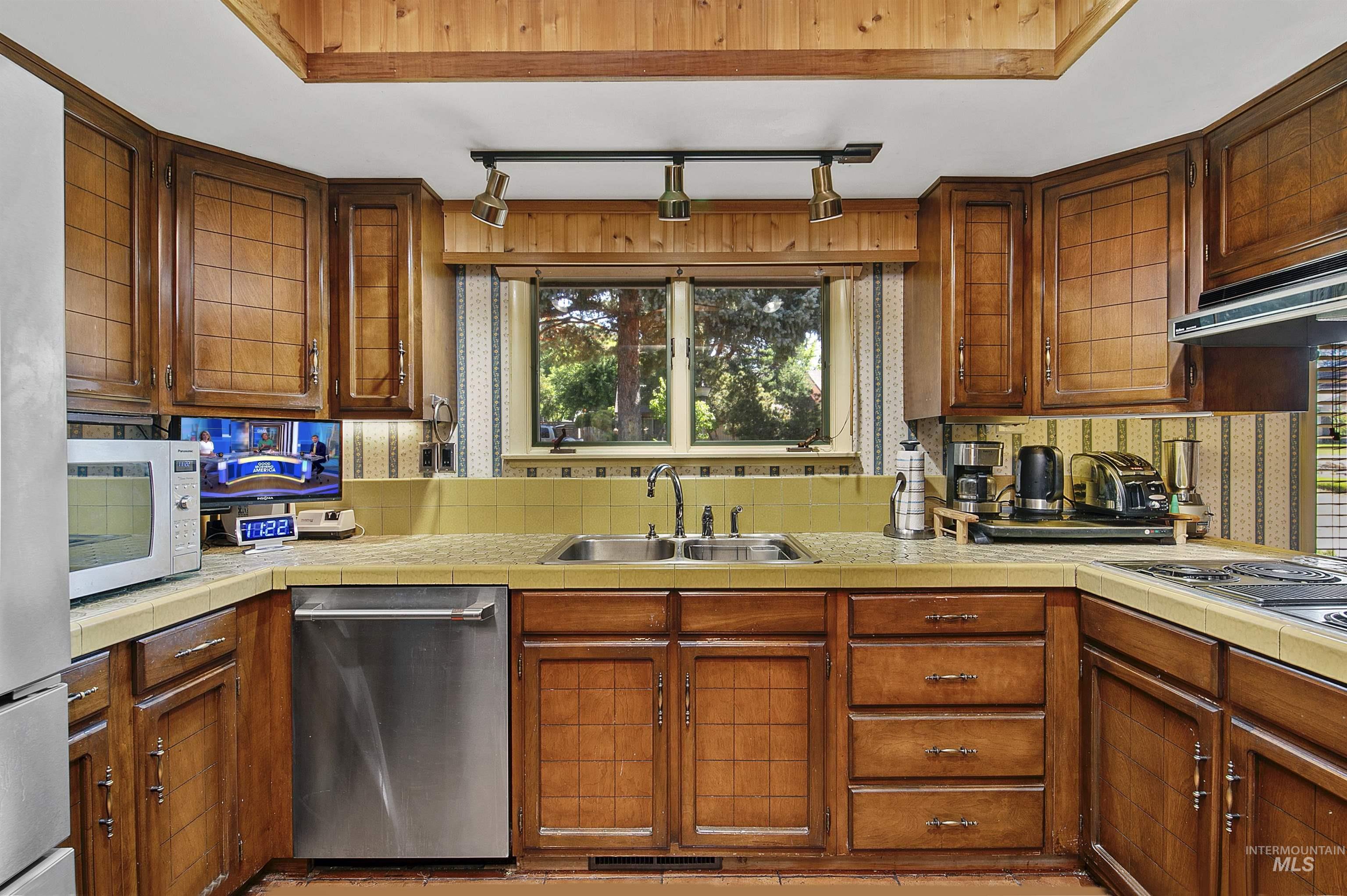 2209 S Ridgeview Way, Boise, Idaho 83712, 3 Bedrooms, 2.5 Bathrooms, Residential For Sale, Price $849,999, 98967269