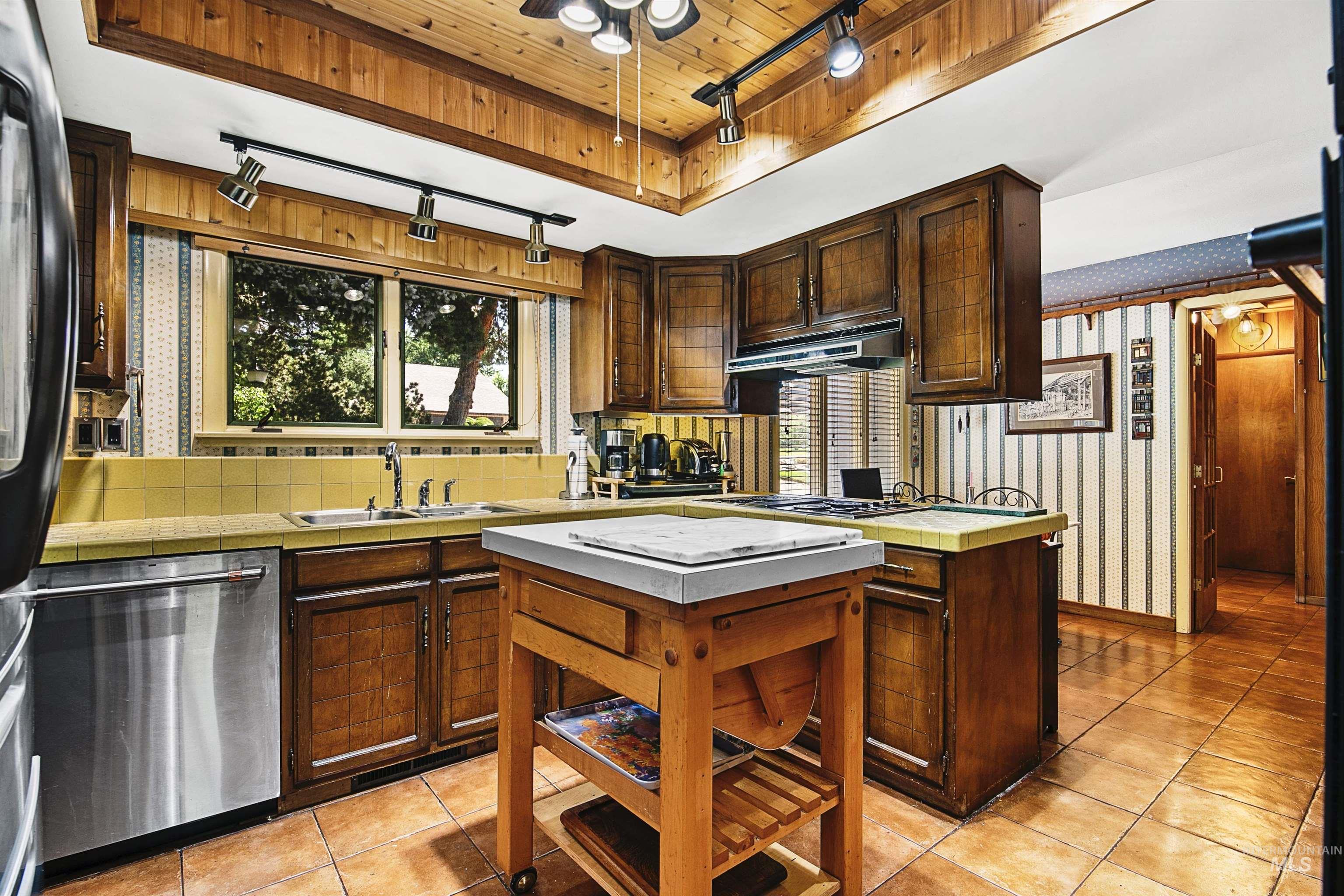 2209 S Ridgeview Way, Boise, Idaho 83712, 3 Bedrooms, 2.5 Bathrooms, Residential For Sale, Price $849,999, 98967269