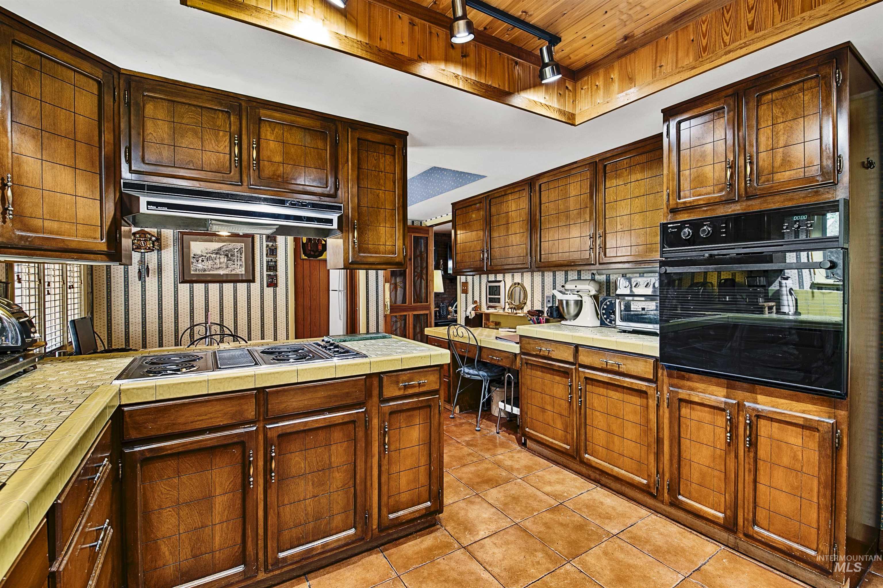 2209 S Ridgeview Way, Boise, Idaho 83712, 3 Bedrooms, 2.5 Bathrooms, Residential For Sale, Price $849,999, 98967269