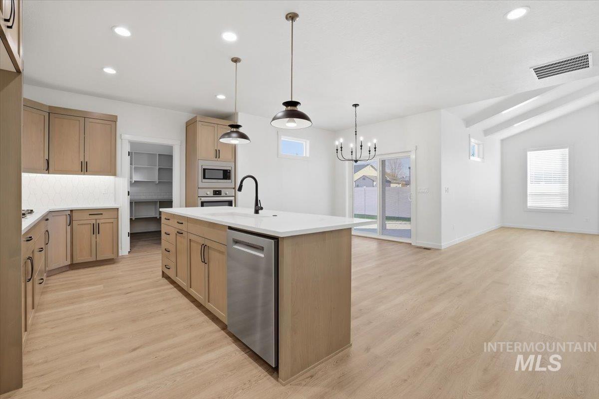 1008 Whitewater Way, Emmett, Idaho 83617, 3 Bedrooms, 2 Bathrooms, Residential For Sale, Price $549,900, 98967277