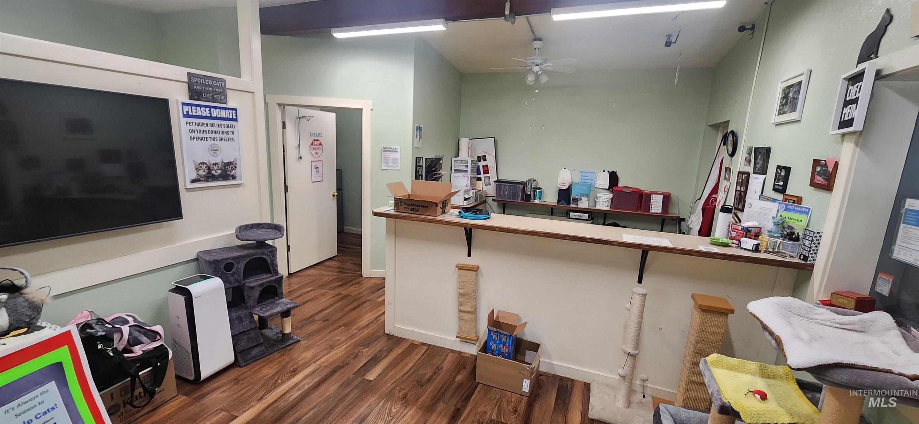Misc room featuring ceiling fan