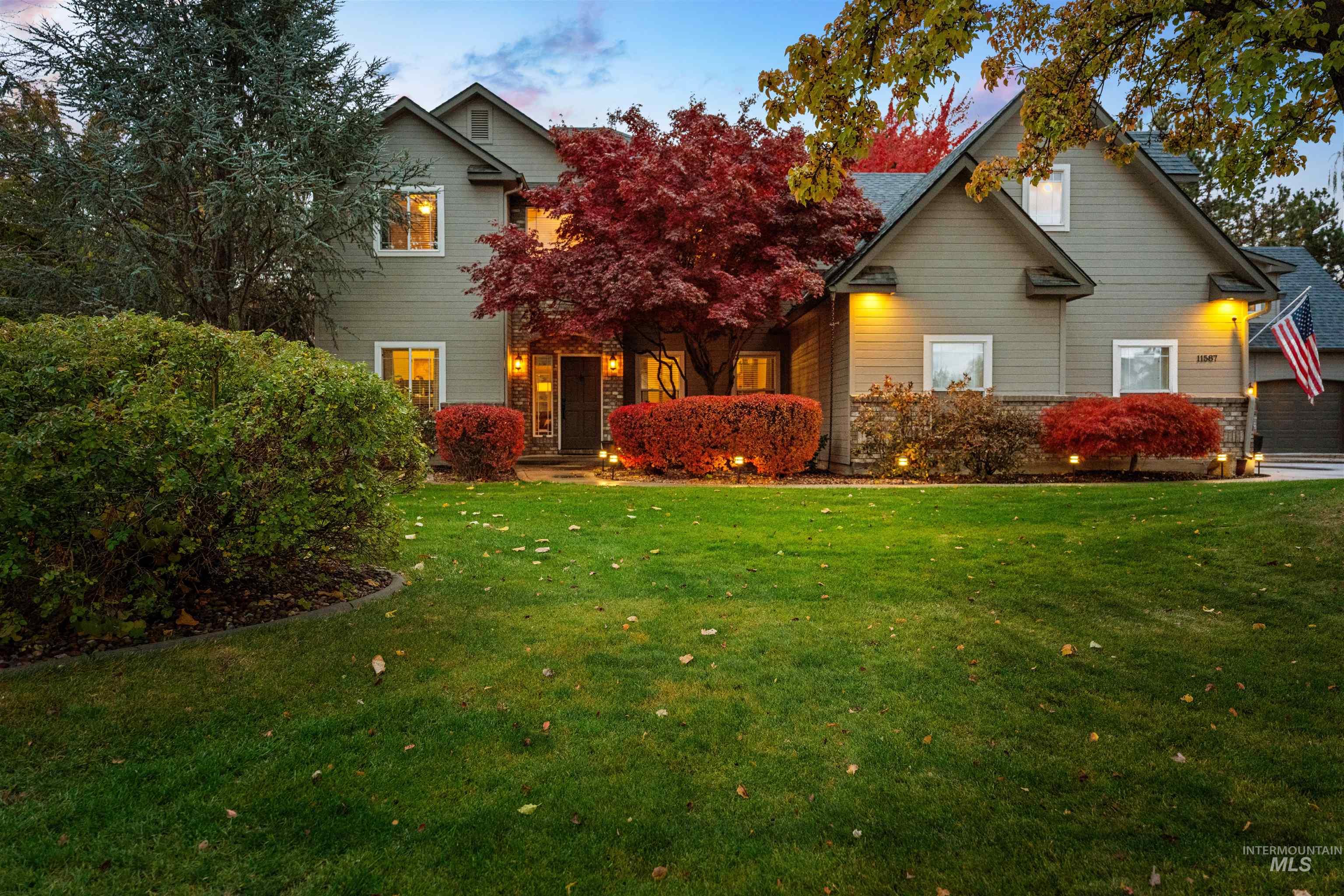 View of front of home featuring a front lawn