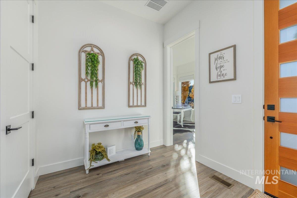 8872 W Suttle Lake Dr, Boise, Idaho 83714, 4 Bedrooms, 2.5 Bathrooms, Residential For Sale, Price $1,079,000, 98967313