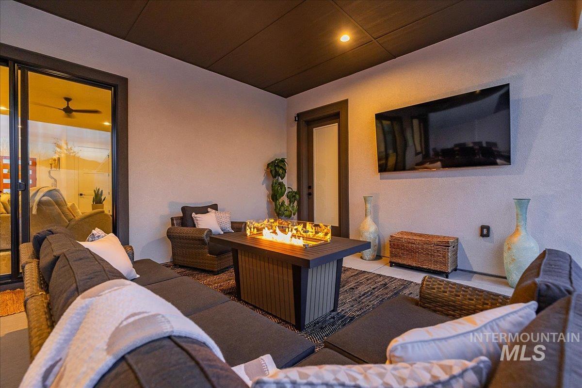 8872 W Suttle Lake Dr, Boise, Idaho 83714, 4 Bedrooms, 2.5 Bathrooms, Residential For Sale, Price $1,079,000, 98967313