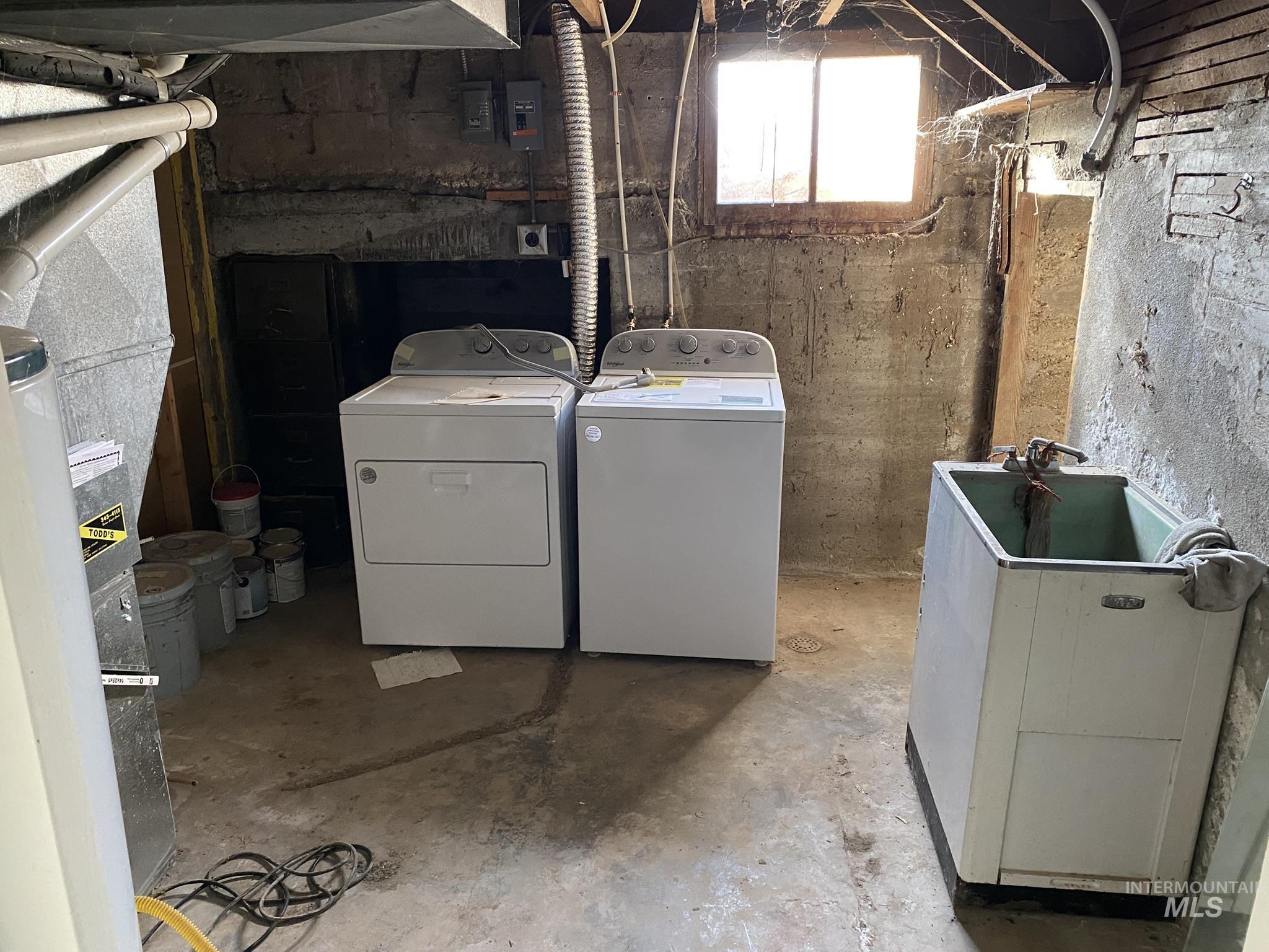Laundry room with unfinished concrete flooring and independent washer and dryer