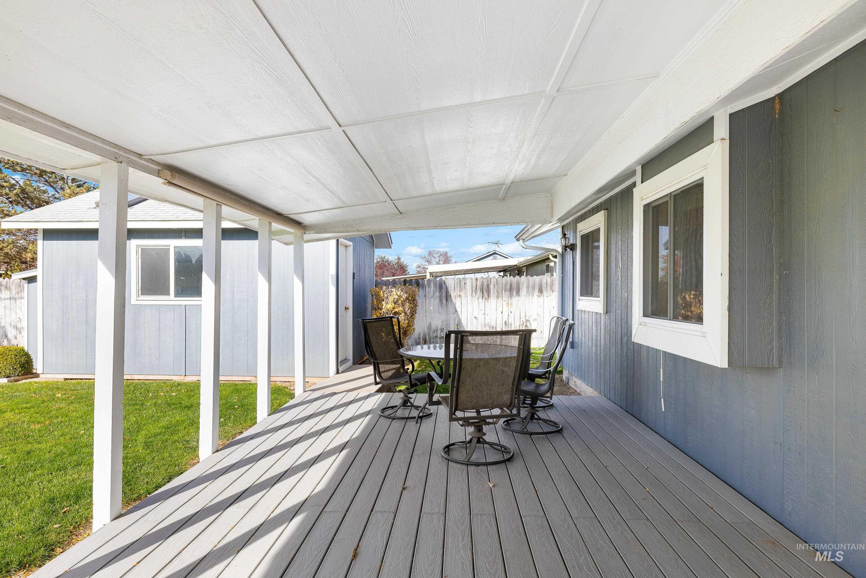 Deck featuring outdoor dining area