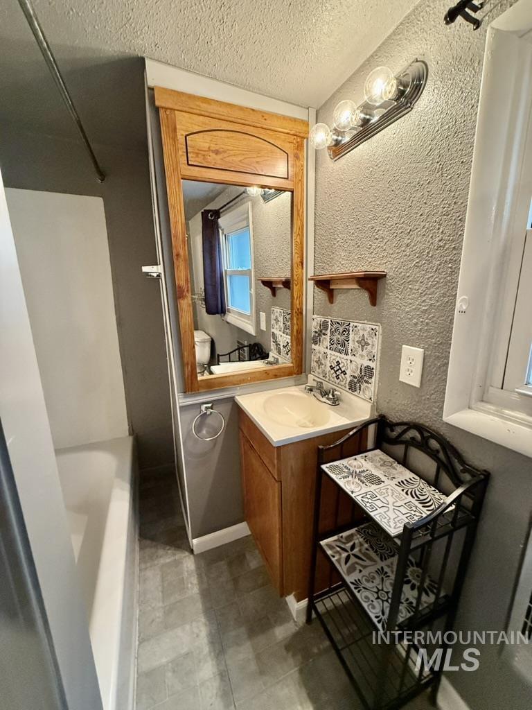 522 Ellis Ave, Winchester, Idaho 83555, 2 Bedrooms, 1 Bathroom, Residential For Sale, Price $199,500, 98967334