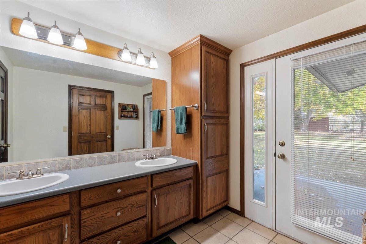 2652 Cherry Circle, Emmett, Idaho 83617, 3 Bedrooms, 2 Bathrooms, Residential For Sale, Price $595,000, 98967336