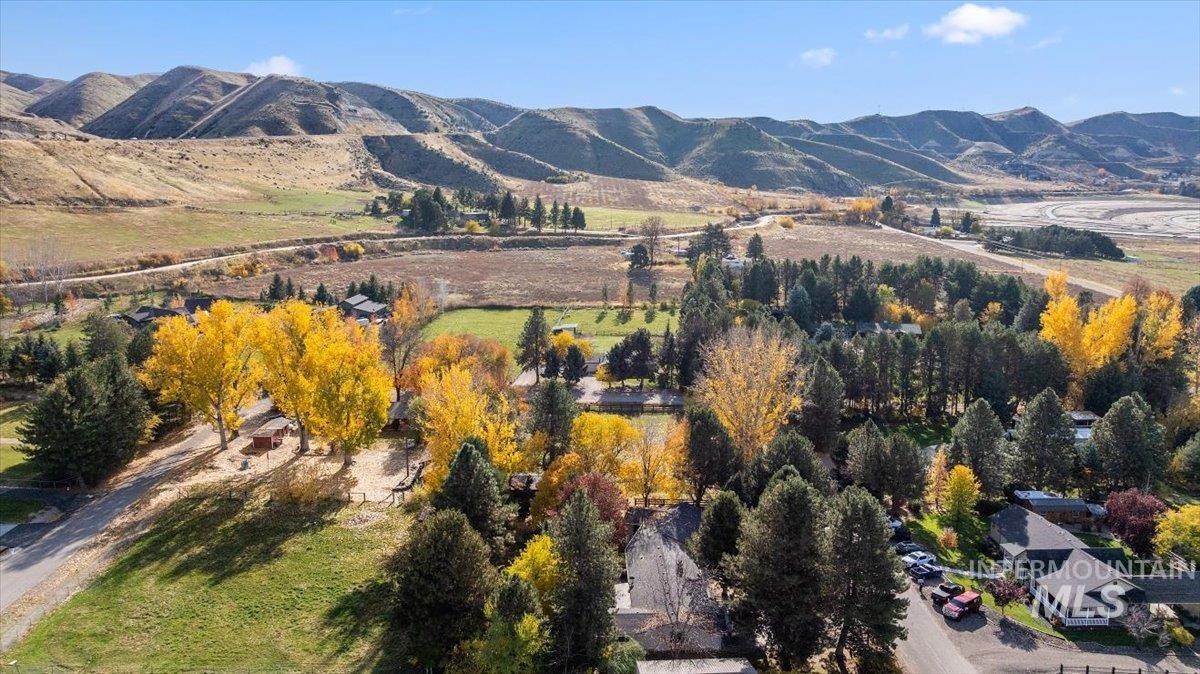 2652 Cherry Circle, Emmett, Idaho 83617, 3 Bedrooms, 2 Bathrooms, Residential For Sale, Price $595,000, 98967336