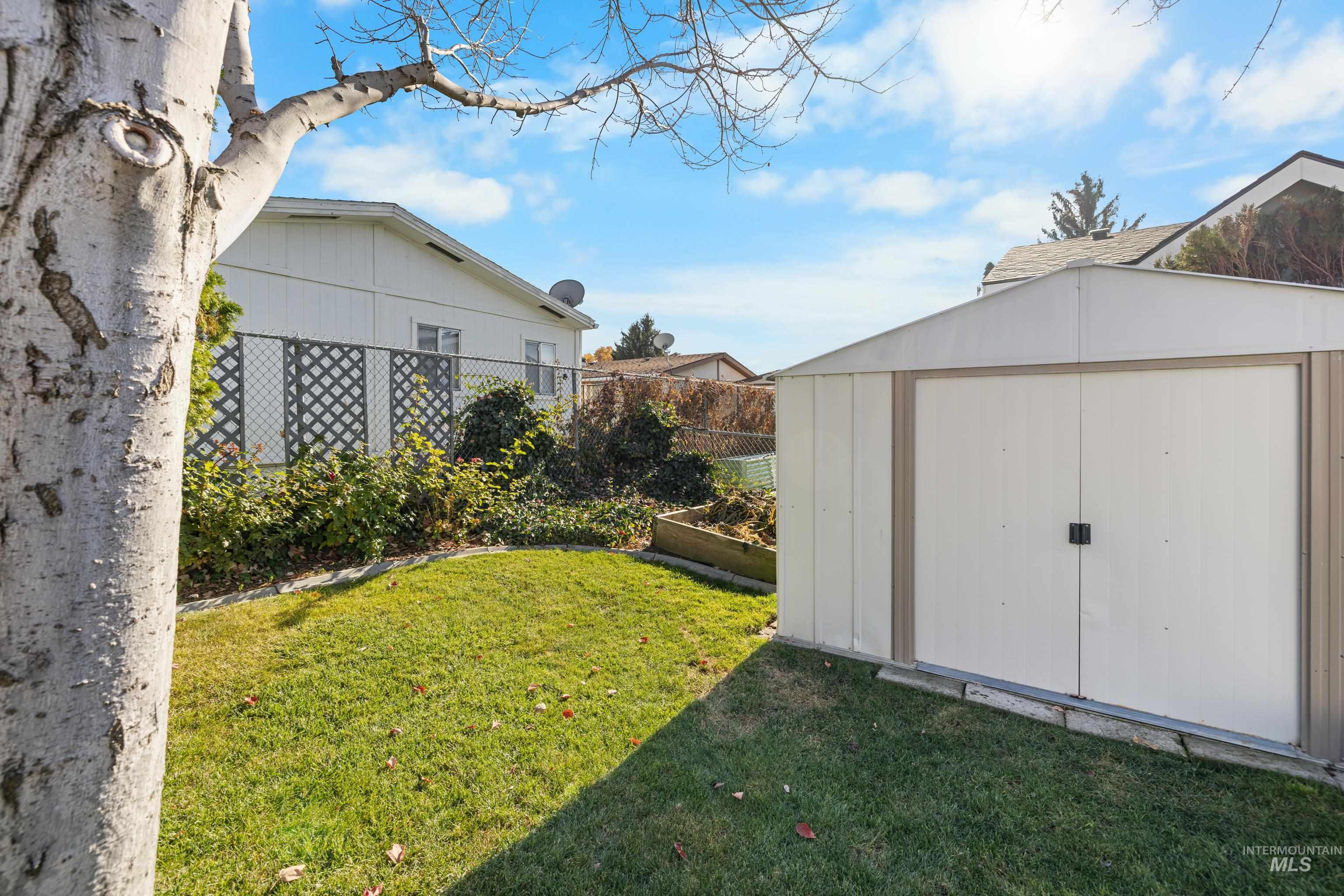 View of yard featuring a storage shed