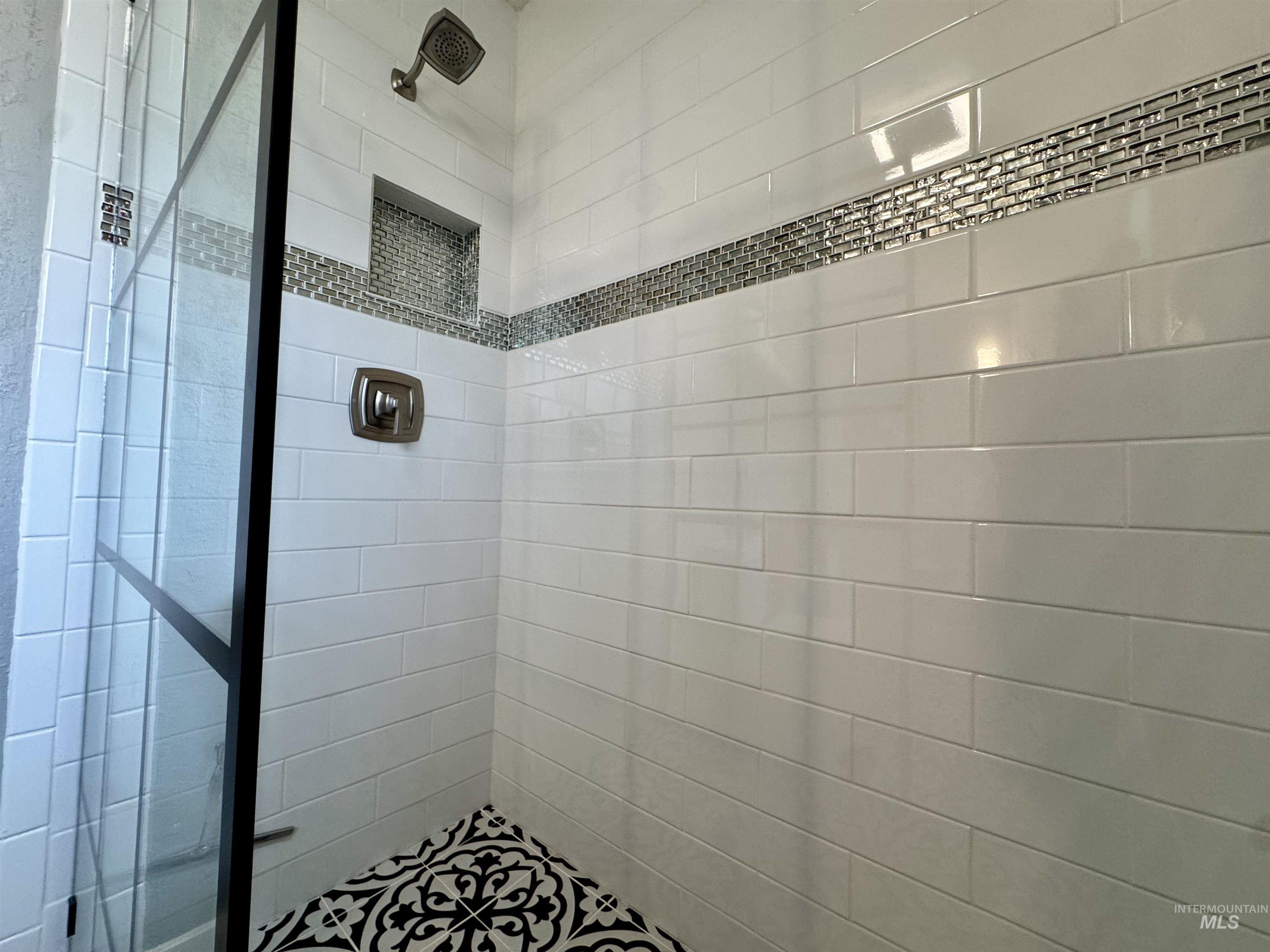 Bathroom featuring a tile shower