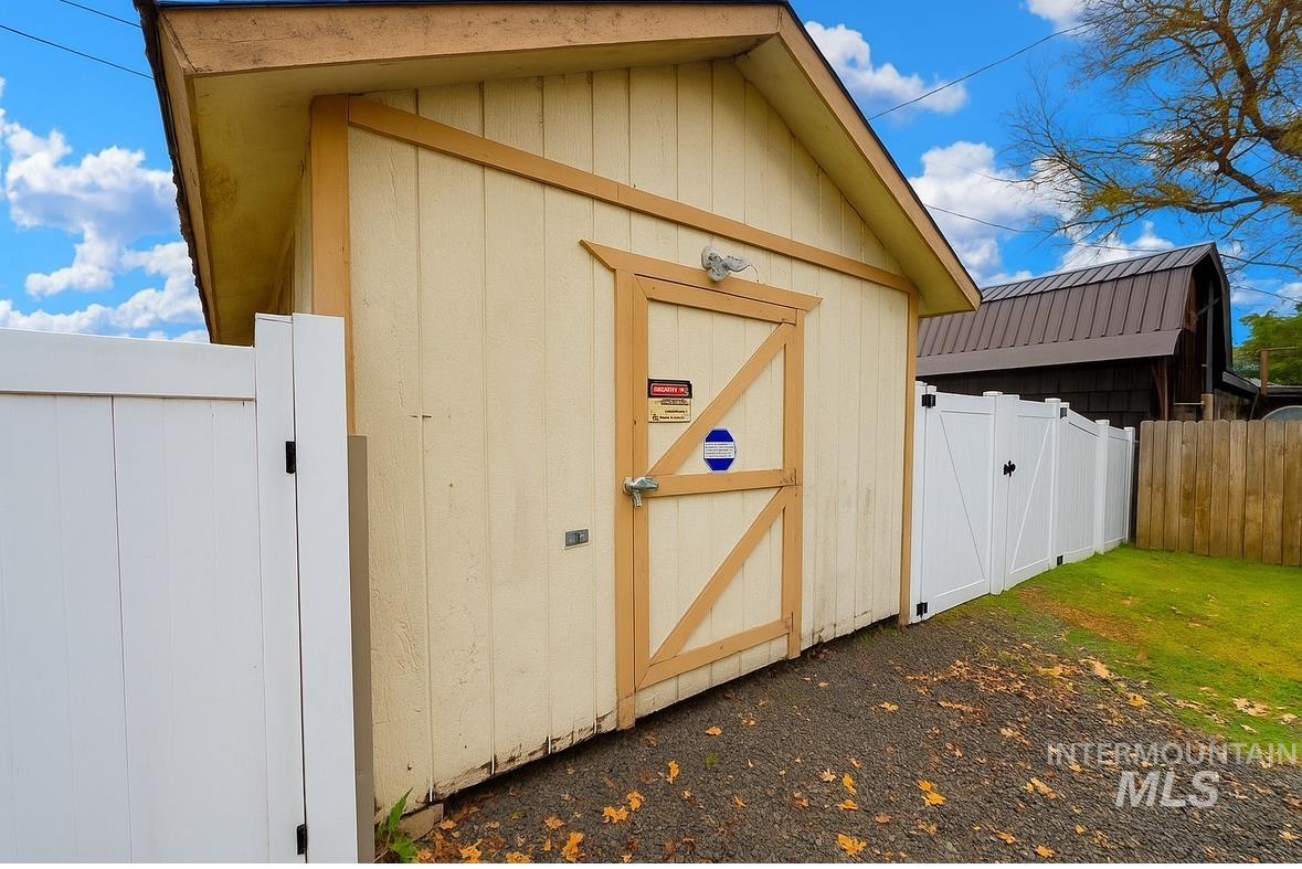 631 Brown Ave, Orofino, Idaho 83544, 2 Bedrooms, 2 Bathrooms, Residential For Sale, Price $259,000, 98967370