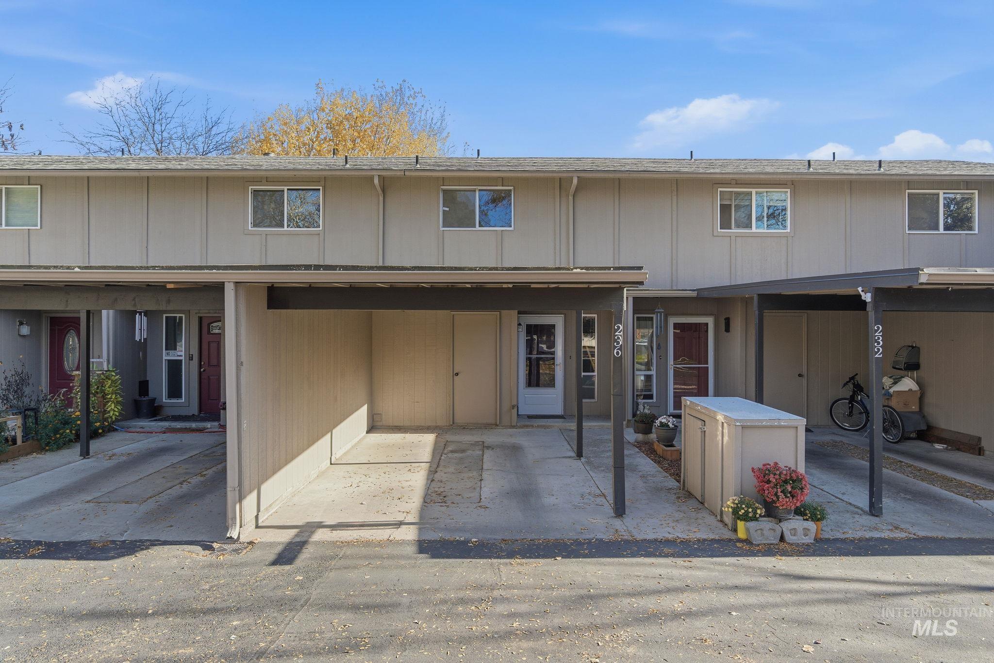 236 N Eagle Glen, Eagle, Idaho 83616, 2 Bedrooms, 2 Bathrooms, Residential For Sale, Price $285,000, 98967372