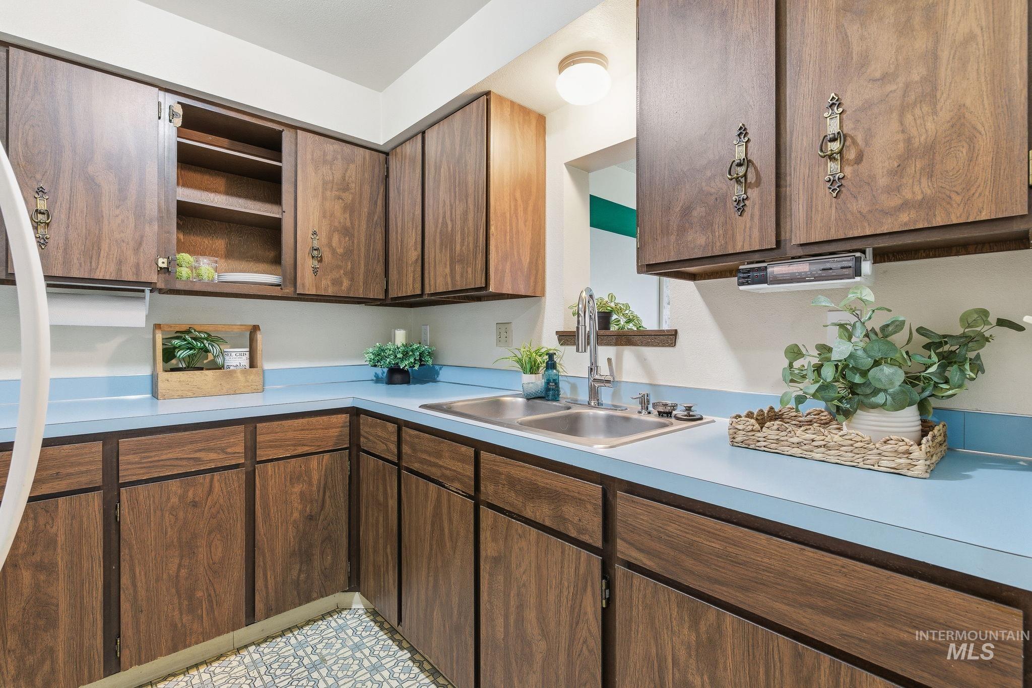 236 N Eagle Glen, Eagle, Idaho 83616, 2 Bedrooms, 2 Bathrooms, Residential For Sale, Price $285,000, 98967372