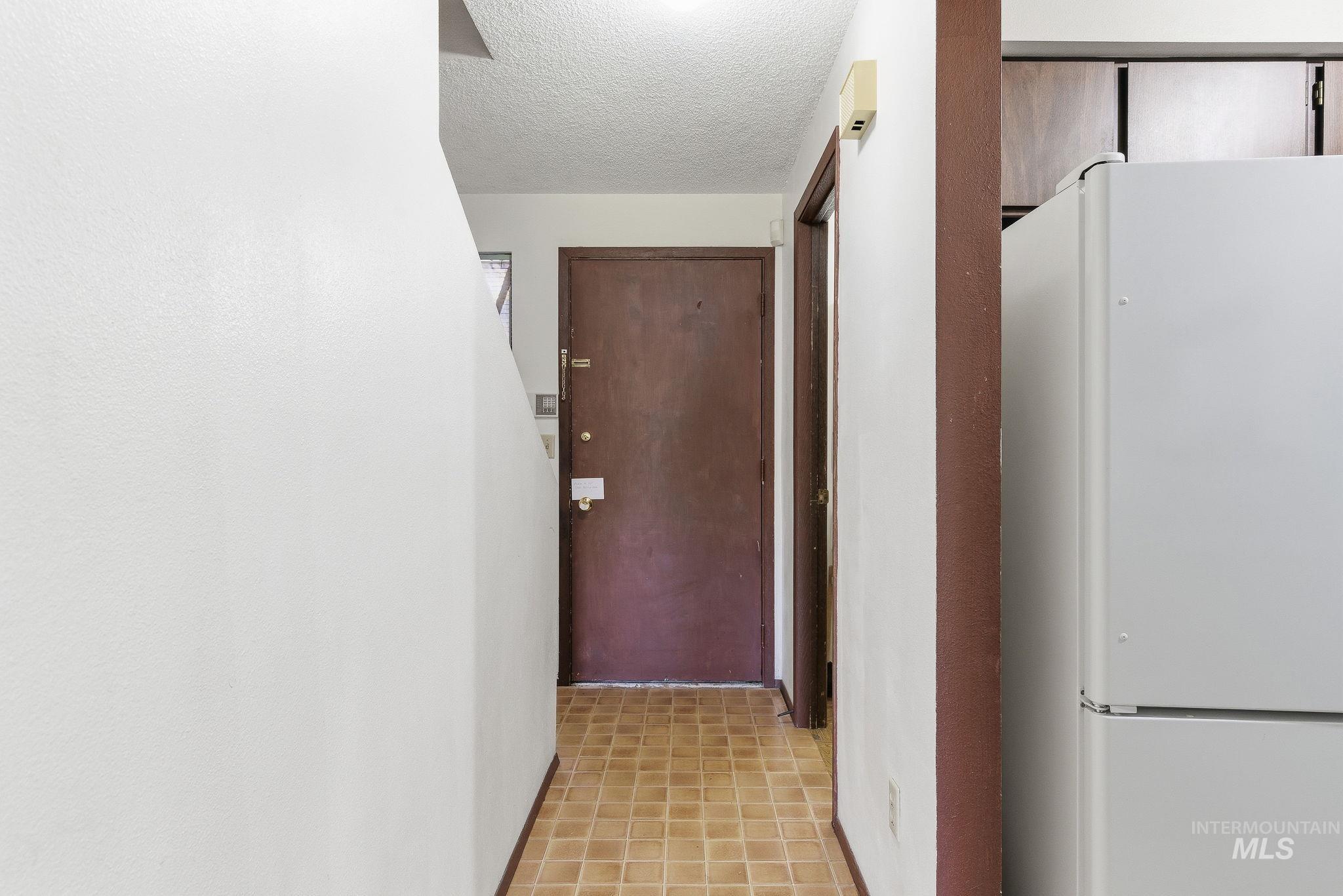 236 N Eagle Glen, Eagle, Idaho 83616, 2 Bedrooms, 2 Bathrooms, Residential For Sale, Price $285,000, 98967372